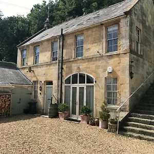 Berkeley Coach House, Near United Kingdom